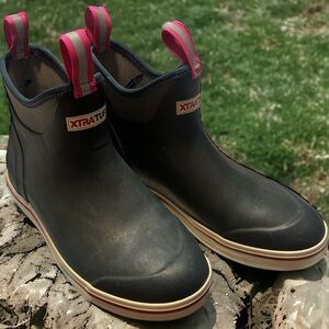 XTRATUF Women's 6 Inch Ankle Deck Boots - Navy, 9 US